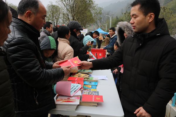 送廉政書籍 講廉政知識 (1).JPG